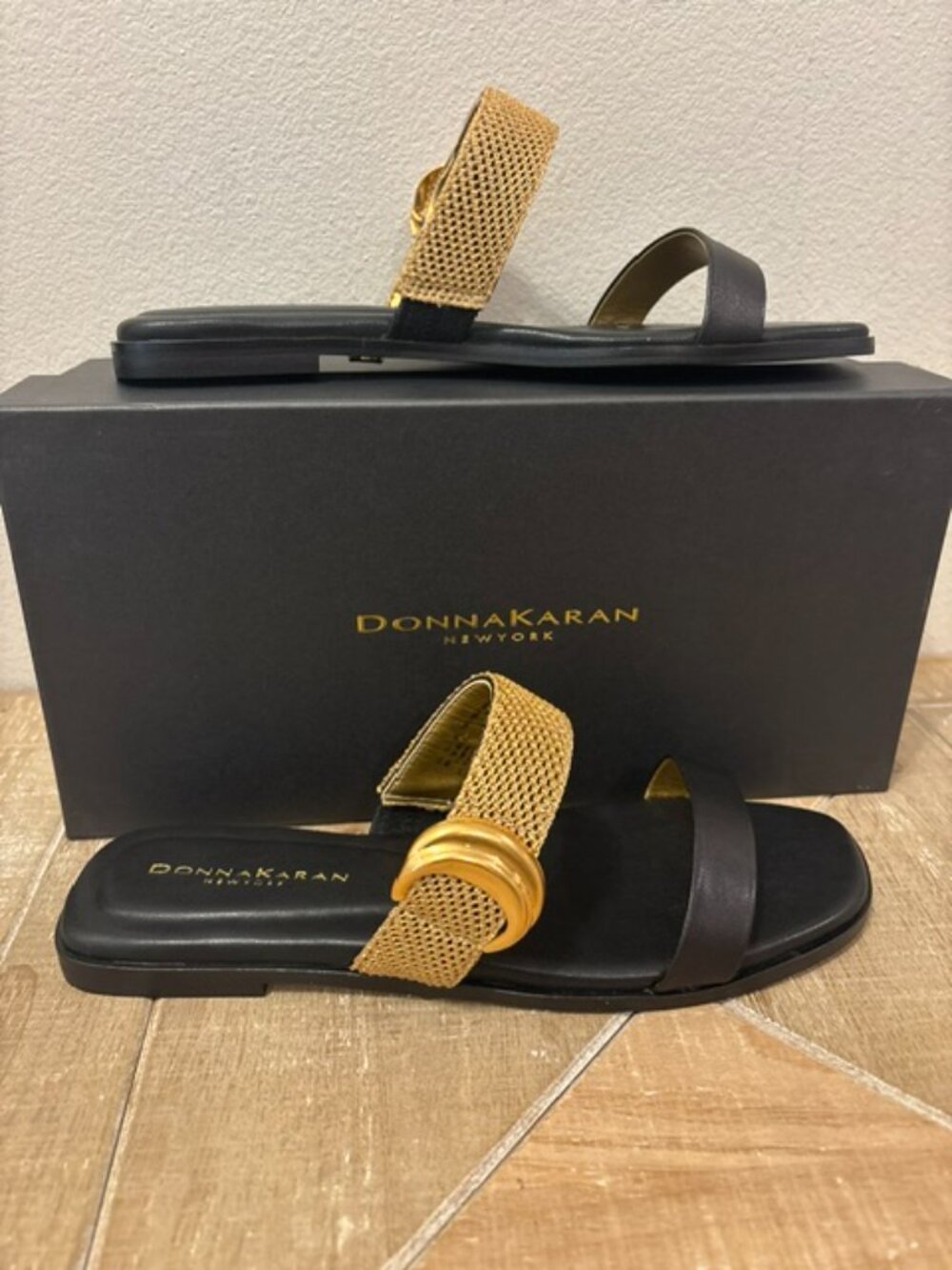 NEW Donna Karan New York Harwin Black Leather Slide Sandals Size 8 - Picture 4 of 5